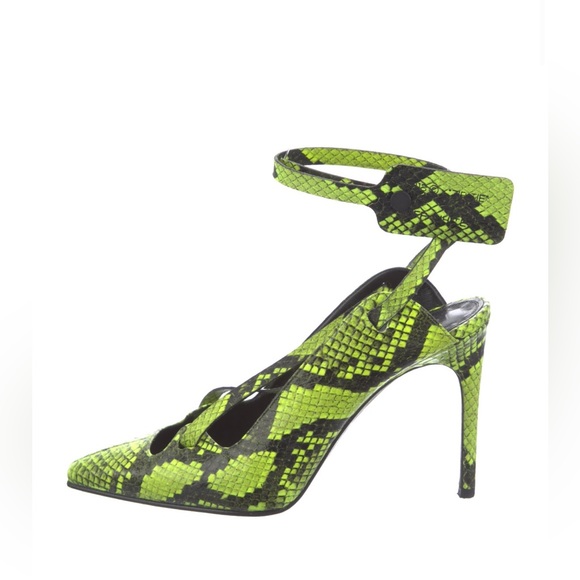 2019 Snake Print Warped Slingback Pumps - Picture 2 of 5